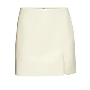 Aritzia | Sunday Best Beige Vegan leather skirt size 4 - Autumn/Winter